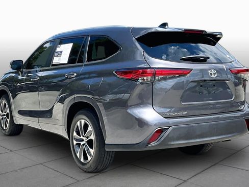 Used 2023 Toyota Highlander XLE FWD image 13