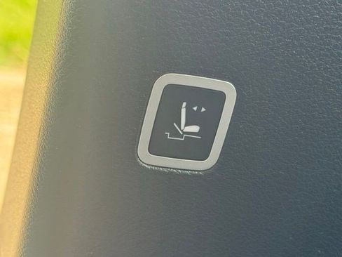 New 2027 Chrysler Pacifica Select FWD image 35
