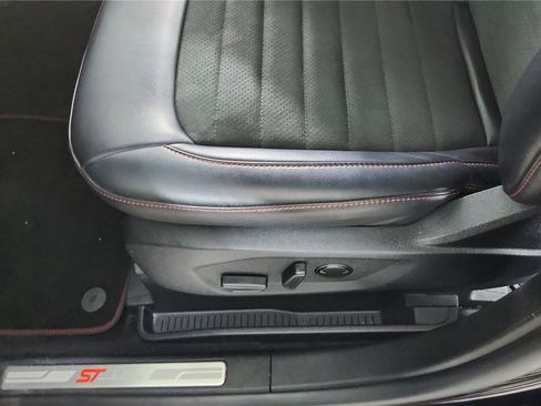 Used 2024 Ford Edge ST-Line image 18