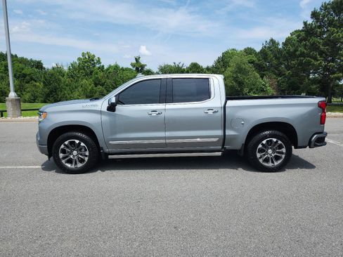Used 2024 Chevrolet Silverado 1500 High Country w/ Technology Package AWD/4WD image 2