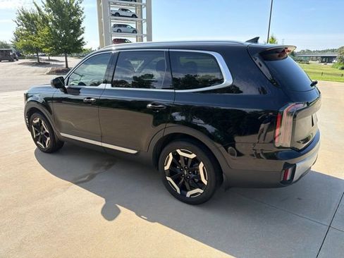 Used 2024 Kia Telluride EX w/ EX Captain's Chair Package FWD image 9