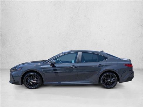 Used 2025 Toyota Camry SE FWD image 9