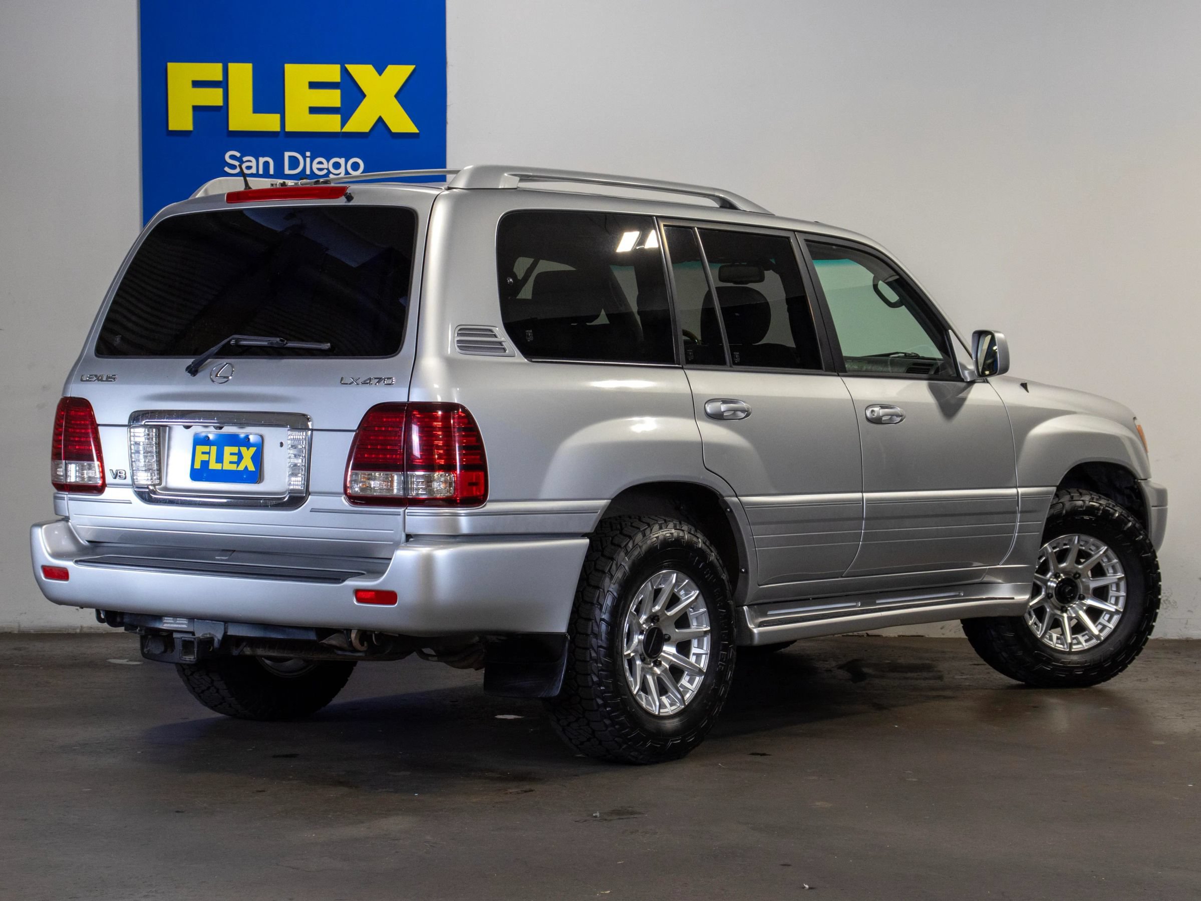 Used 2006 Lexus LX 470 4WD w/ Preferred Accessory Pkg image 5
