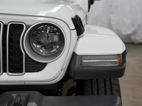Used 2025 Jeep Wrangler Unlimited Sahara AWD/4WD image 14