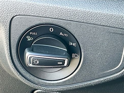 Used 2022 Volkswagen Atlas Cross Sport SE image 10