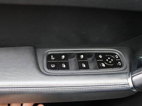 Used 2020 Porsche Cayenne Turbo S image 16