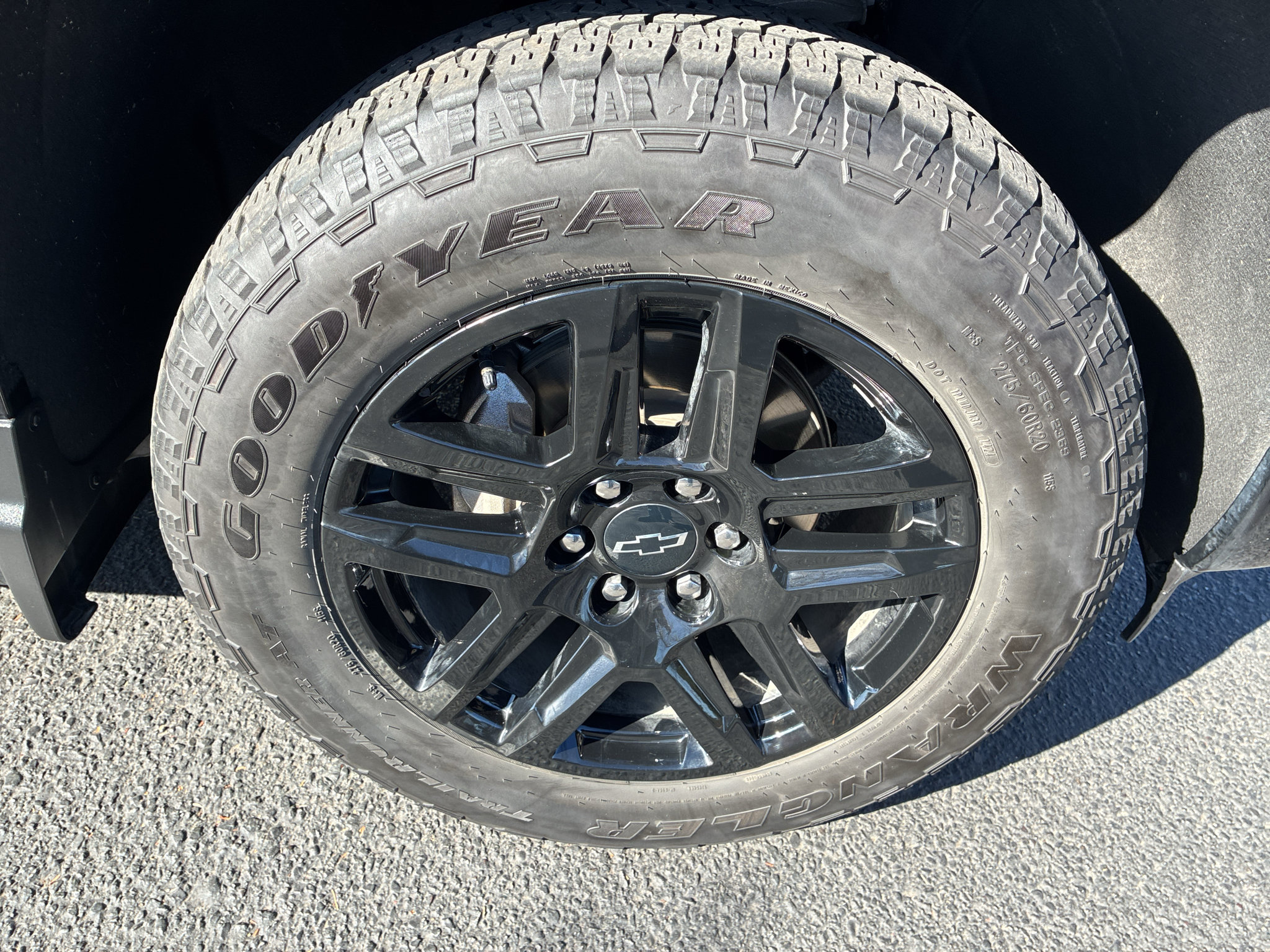 Used 2024 Chevrolet Silverado 1500 High Country w/ Midnight Edition AWD/4WD image 11