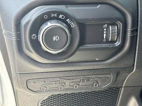 Used 2025 Jeep Wrangler Unlimited Rubicon AWD/4WD image 31