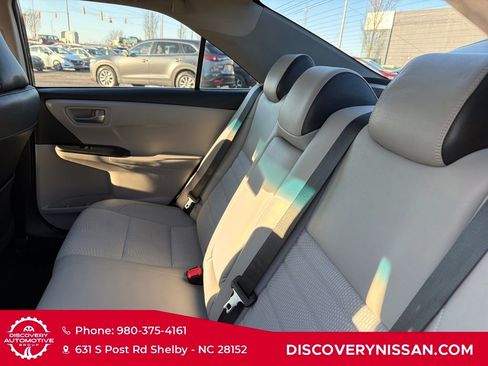 Used 2017 Toyota Camry SE image 28