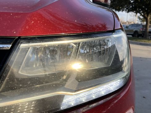 Used 2018 Volkswagen Tiguan SE w/ Panoramic Sunroof Package image 6