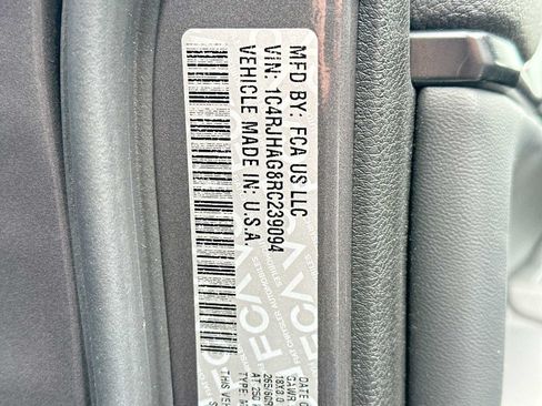 Used 2024 Jeep Grand Cherokee Laredo X w/ Trailer Tow Package AWD/4WD image 22