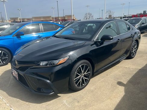 Used 2023 Toyota Camry SE image 13