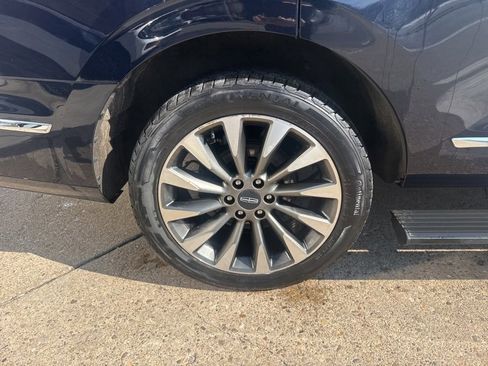 Used 2021 Lincoln Navigator Reserve w/ Luxury Package image 9