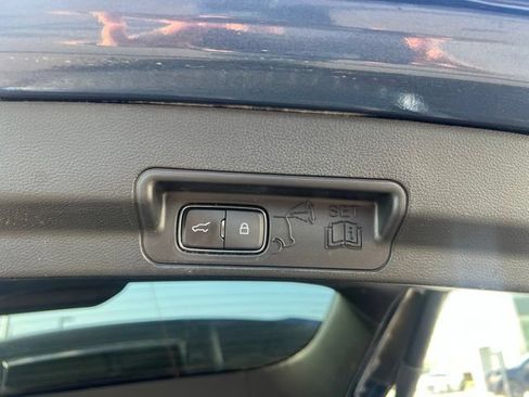 Used 2020 Ford Explorer XLT w/ Equipment Group 202A AWD/4WD image 16