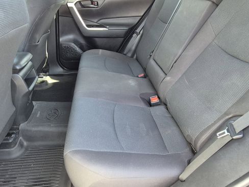 Certified 2021 Toyota RAV4 LE AWD/4WD image 17