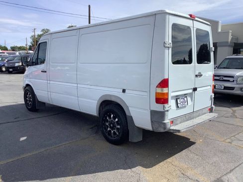 Used 2003 Dodge Sprinter 2500 RWD image 17