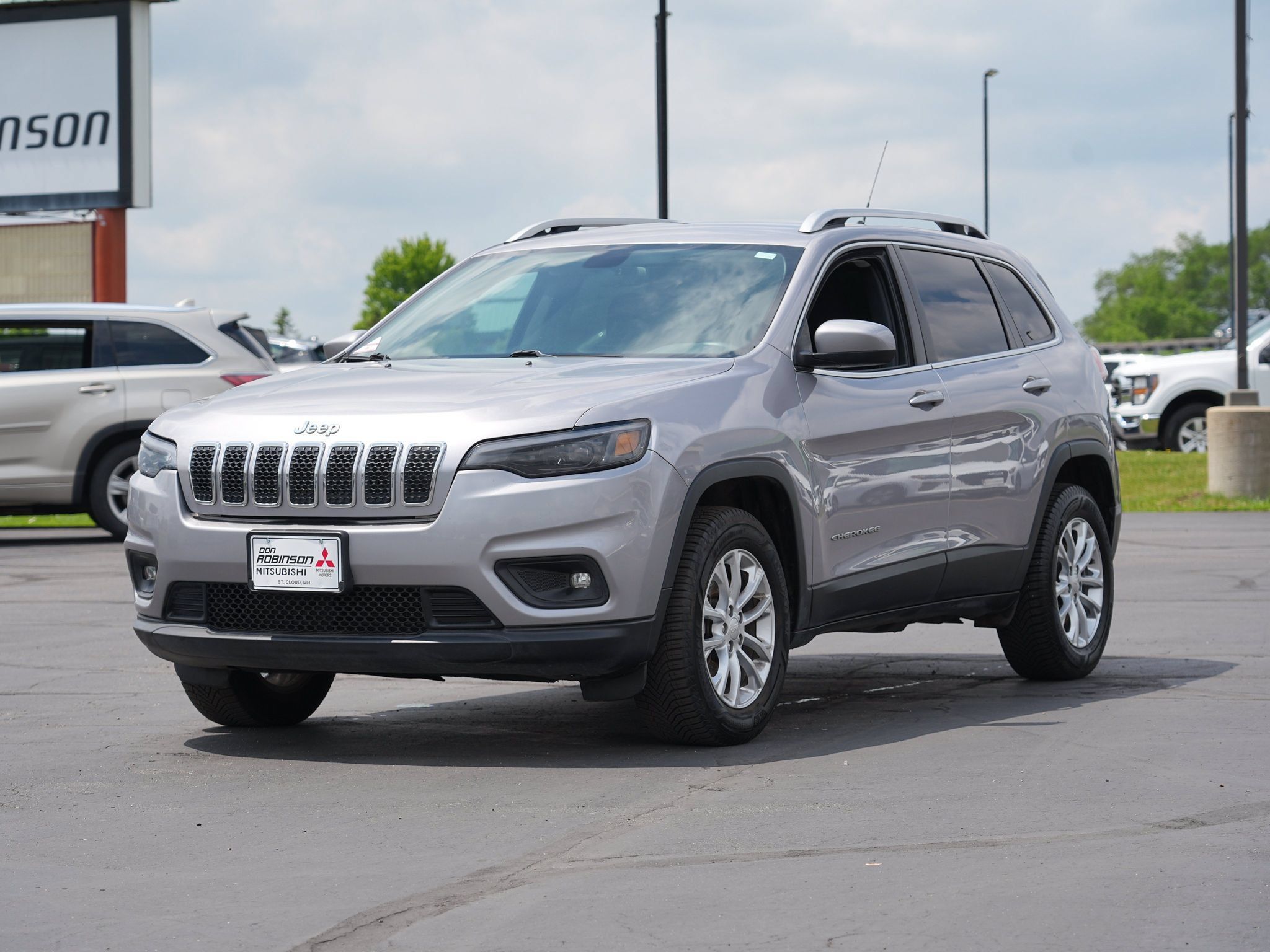 Used 2019 Jeep Cherokee Latitude w/ Popular Appearance Group AWD/4WD image 8