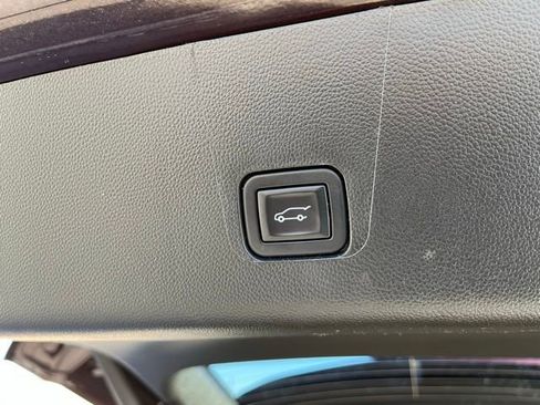 Used 2023 Chevrolet Traverse LT image 10