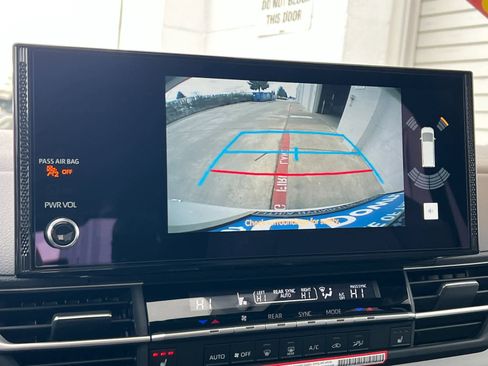 Used 2026 Toyota Sienna XLE image 21