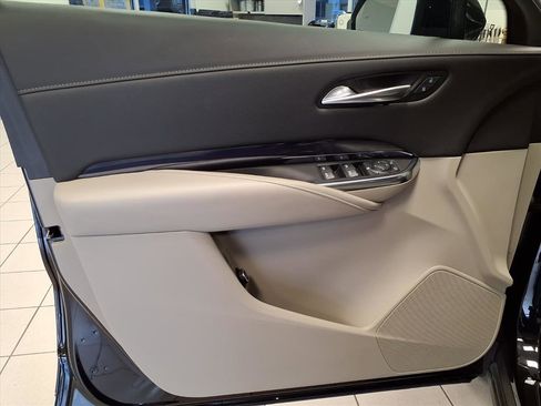 Certified 2023 Cadillac XT4 Luxury w/ Cold Weather Package image 19