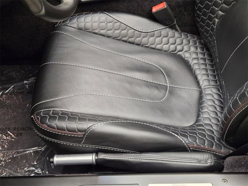 Used 2015 Aston Martin Vanquish Volante image 30