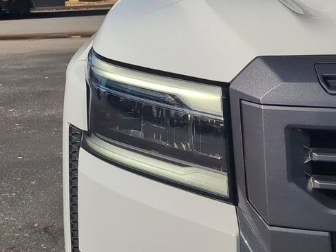 Certified 2025 Nissan Frontier SL image 10