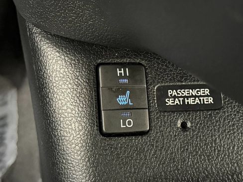 Used 2019 Toyota Prius Prime Advanced w/ Carpet Mat Package FWD image 26