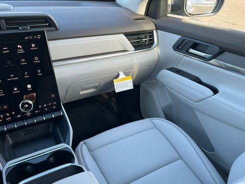 New 2026 GMC Terrain Denali w/ LPO, Floor Liner Package image 33