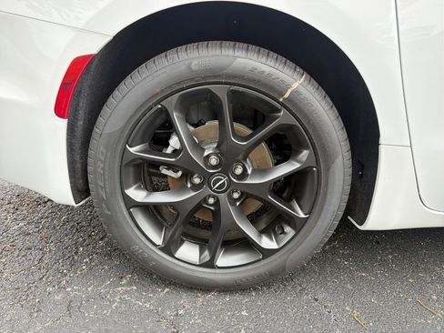 New 2026 Chrysler Pacifica Select w/ S Appearance Package FWD image 11