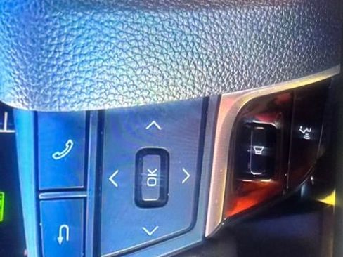 Used 2025 Toyota Camry LE image 10