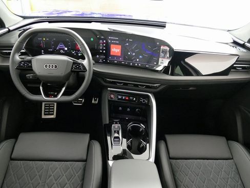 New 2025 Audi SQ5 Premium image 22