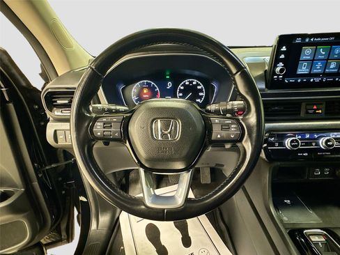 Used 2025 Honda Pilot EX-L image 11