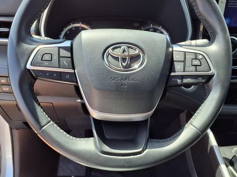 Used 2024 Toyota Highlander XLE FWD image 18