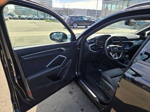 Certified 2025 Audi Q3 2.0T Premium w/ Black Optic Sport Package image 21
