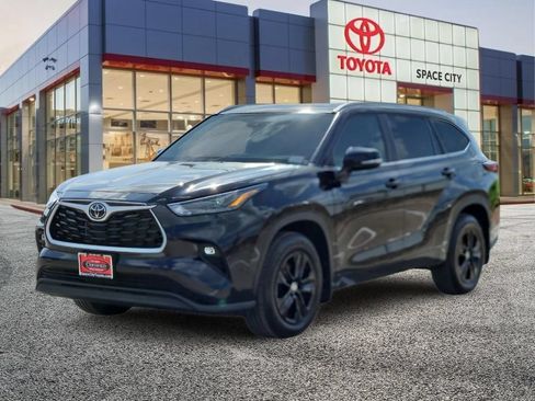 Certified 2026 Toyota Highlander XLE AWD/4WD image 2