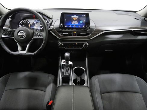 Used 2024 Nissan Altima 2.5 SV FWD image 10