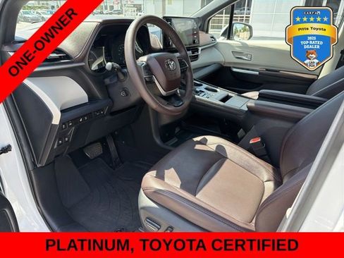 Certified 2024 Toyota Sienna Platinum FWD image 19