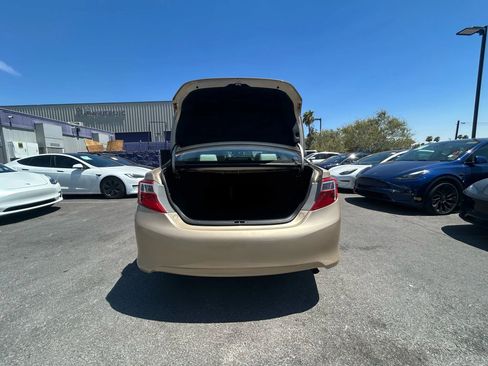 Used 2012 Toyota Camry LE image 7