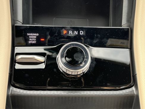 New 2025 Jeep Grand Cherokee Limited w/ Luxury Tech Group II image 8