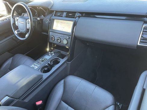 Used 2018 Land Rover Discovery SE image 14