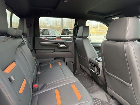 Used 2024 GMC Sierra 1500 AT4 w/ Technology Package AWD/4WD image 12