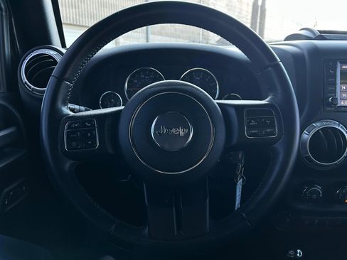 Used 2018 Jeep Wrangler Unlimited Sahara w/ Connectivity Group image 12