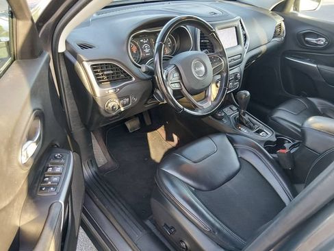 Used 2019 Jeep Cherokee Latitude Plus w/ Comfort/Convenience Group AWD/4WD image 9