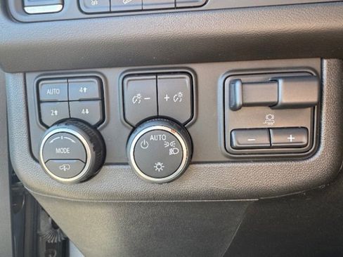 Used 2021 Chevrolet Tahoe Z71 w/ Z71 Off-Road Package image 32