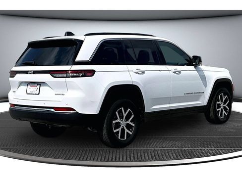 Certified 2025 Jeep Grand Cherokee Limited RWD image 17