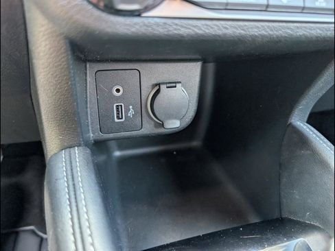 Used 2019 Nissan Kicks SV FWD image 18