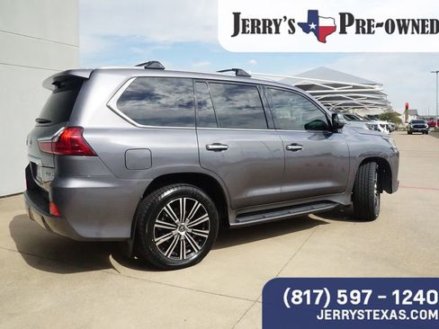 Used 2020 Lexus LX 570 4WD w/ 3rd Row & Luxury Pkg image 5