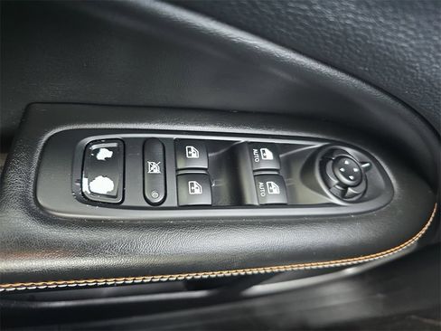 Used 2018 Jeep Compass Latitude w/ Safe & Security Group image 24