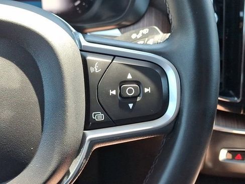 Used 2022 Volvo XC60 B5 Momentum w/ Climate Package AWD/4WD image 27