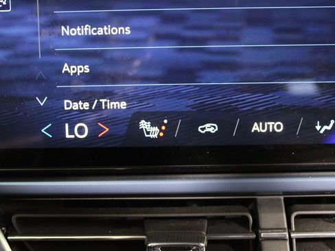 Used 2024 Chevrolet Equinox EV LT image 22